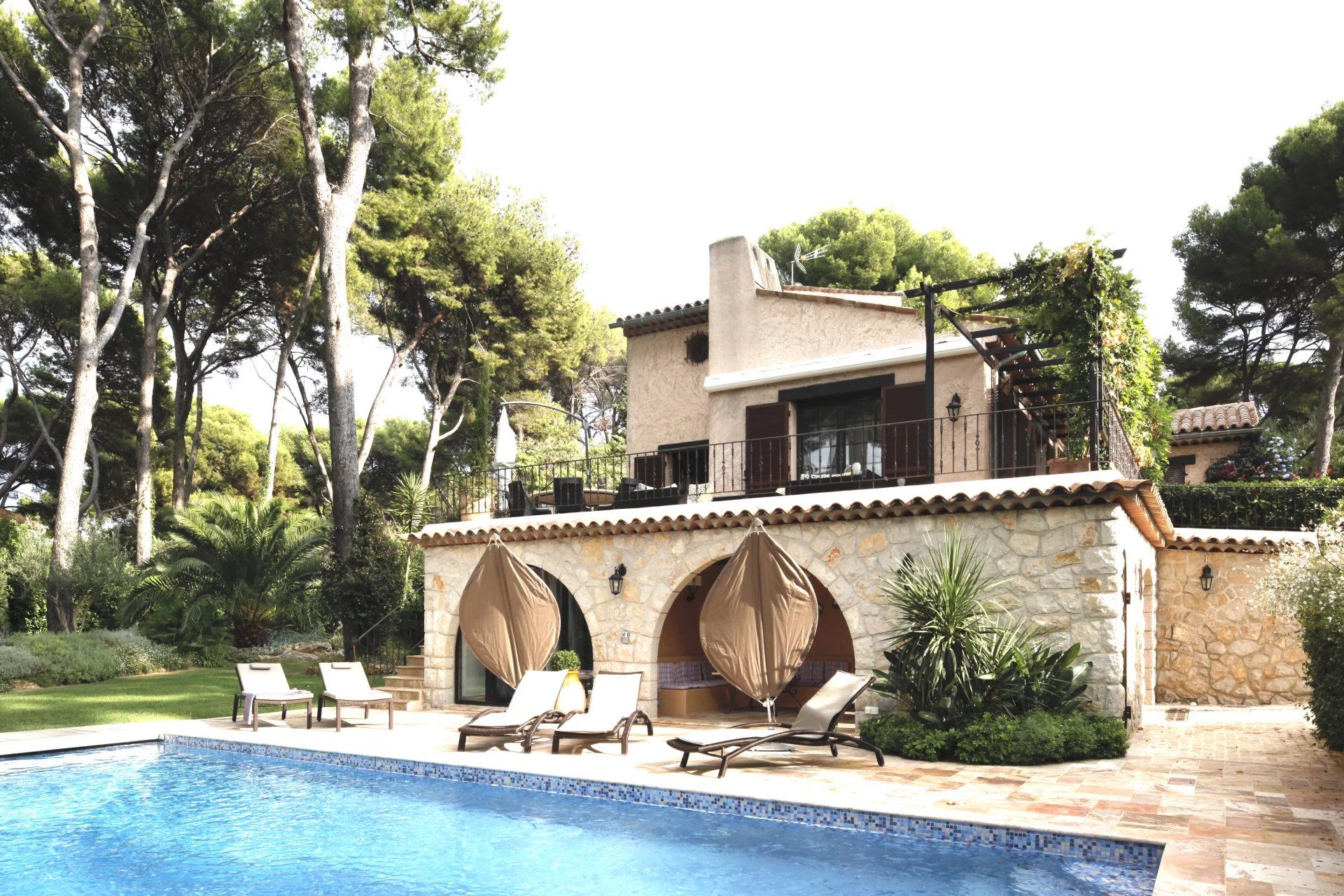 DBD81347-06A6-4A55-9613-D4CCEA027D6F